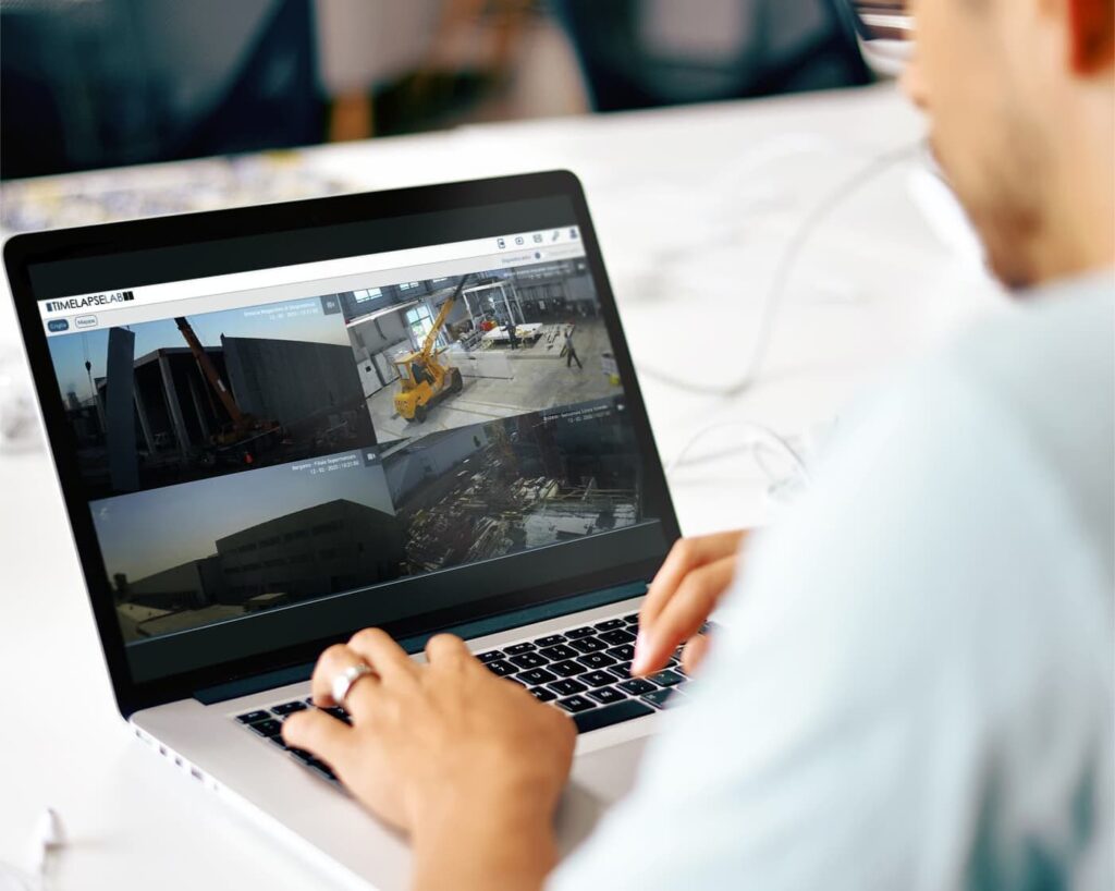 User viewing the Timelapselab monitoring platform on a laptop.